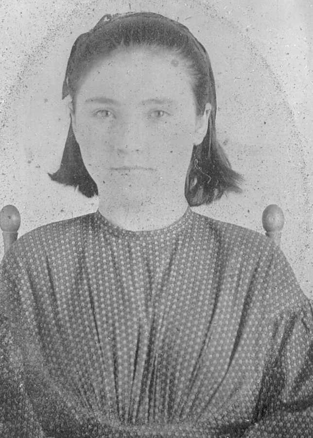 photo of unidentified girl